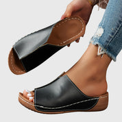 Céleste Ardenne | White Open-Toe Wedge Slides