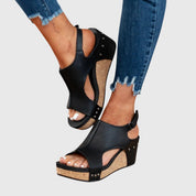 Vivienne Lacroix | Orthopedic Wedge Sandals in Taupe