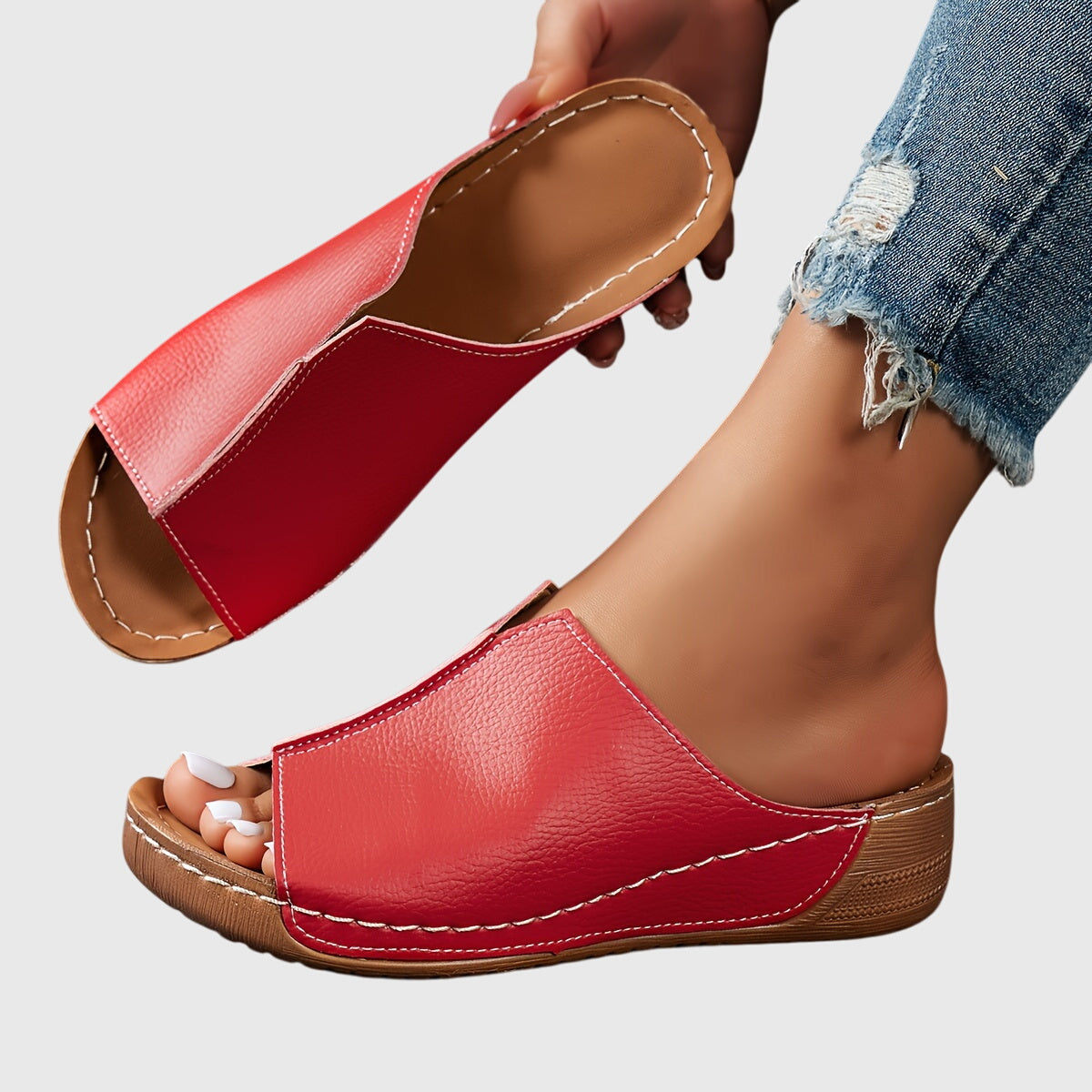 Céleste Ardenne | White Open-Toe Wedge Slides