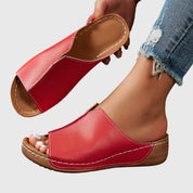 Céleste Ardenne | White Open-Toe Wedge Slides