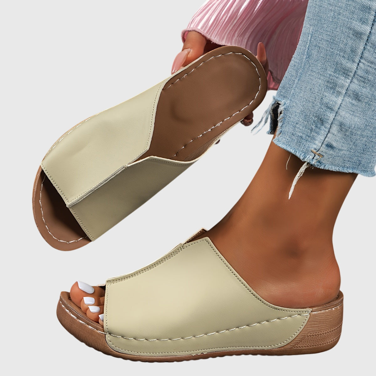 Céleste Ardenne | White Open-Toe Wedge Slides