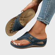 Clémentine Vosford | Orthopedic Wedge Flip Sandals in Taupe