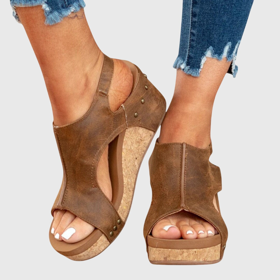 Vivienne Lacroix | Orthopedic Wedge Sandals in Taupe