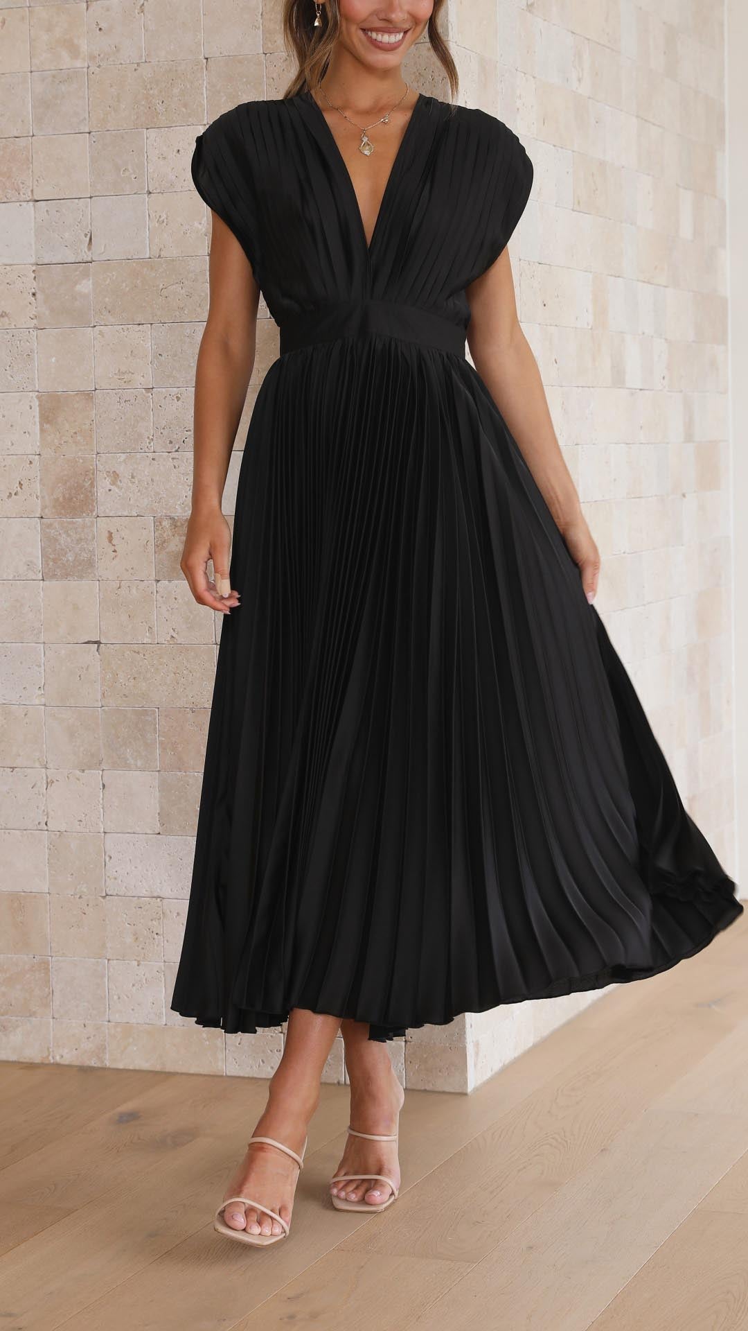 Viviana Chesterleigh | Rose Pleated V-Neck Midi Dress