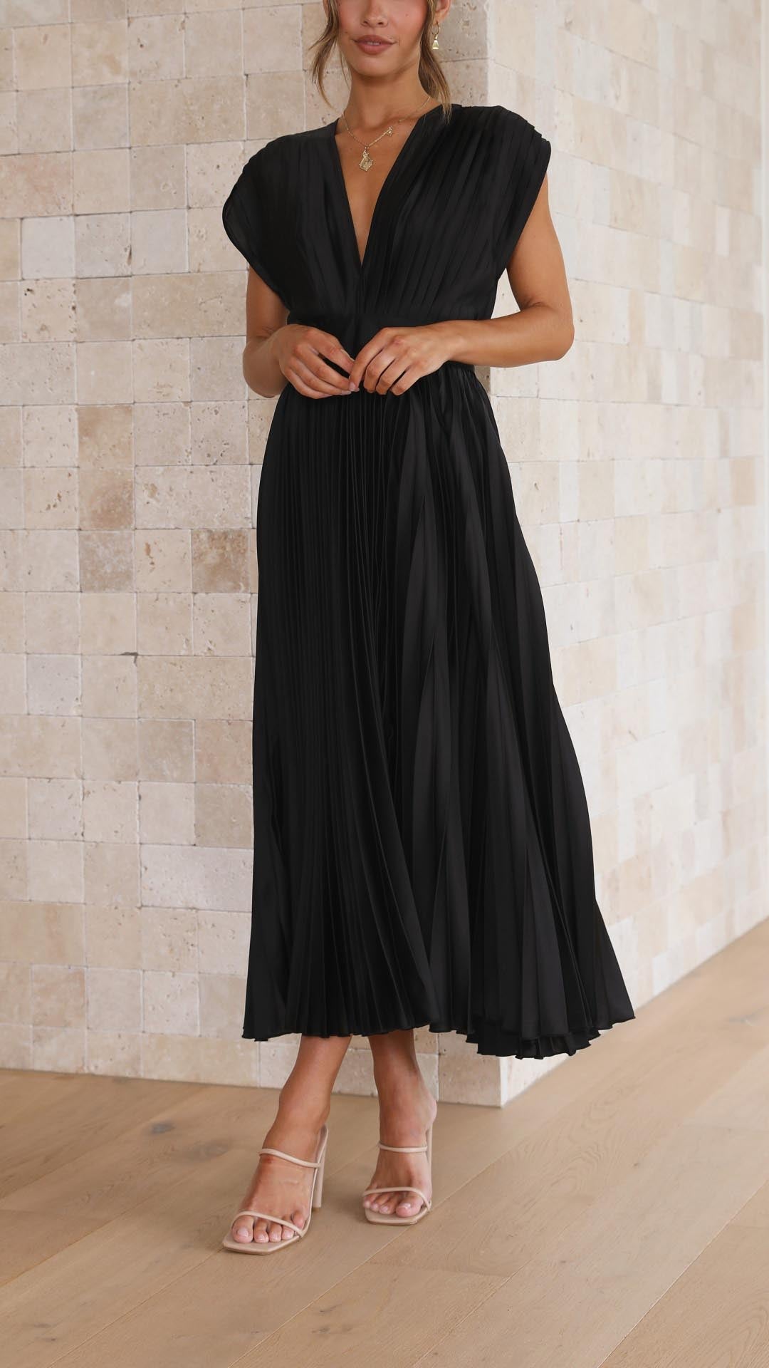 Viviana Chesterleigh | Rose Pleated V-Neck Midi Dress