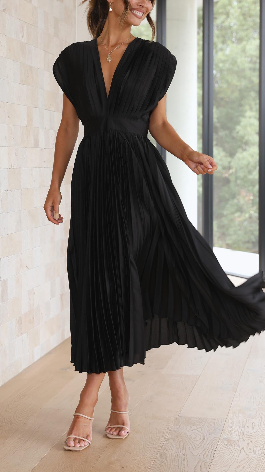 Viviana Chesterleigh | Rose Pleated V-Neck Midi Dress