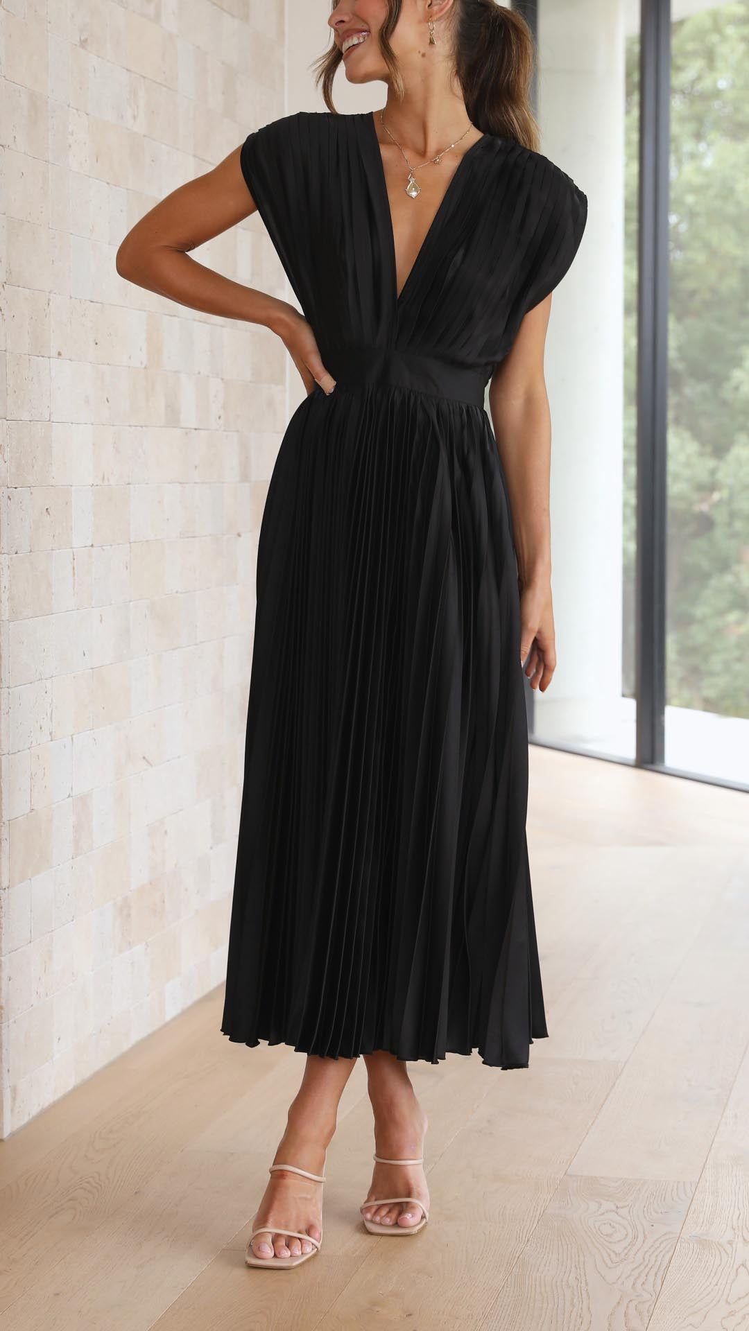 Viviana Chesterleigh | Rose Pleated V-Neck Midi Dress