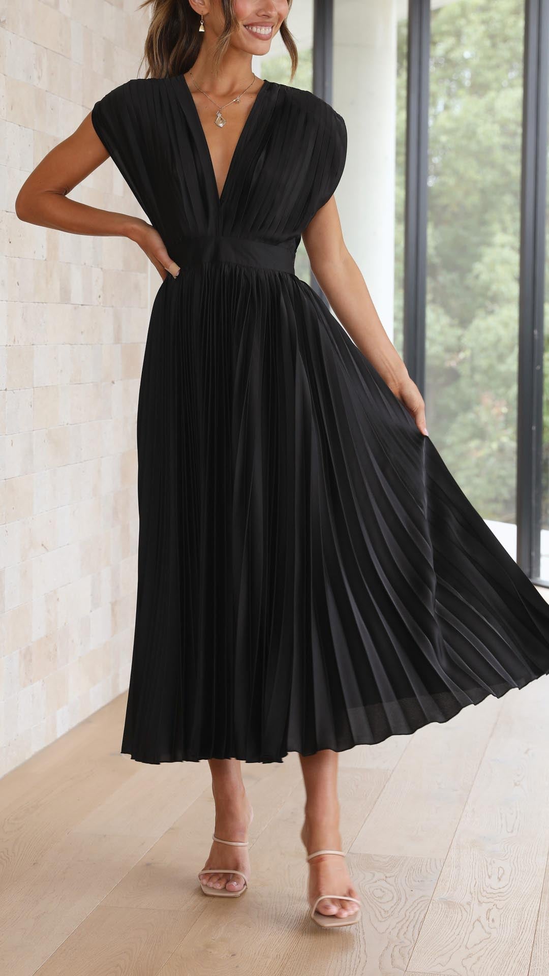 Viviana Chesterleigh | Rose Pleated V-Neck Midi Dress