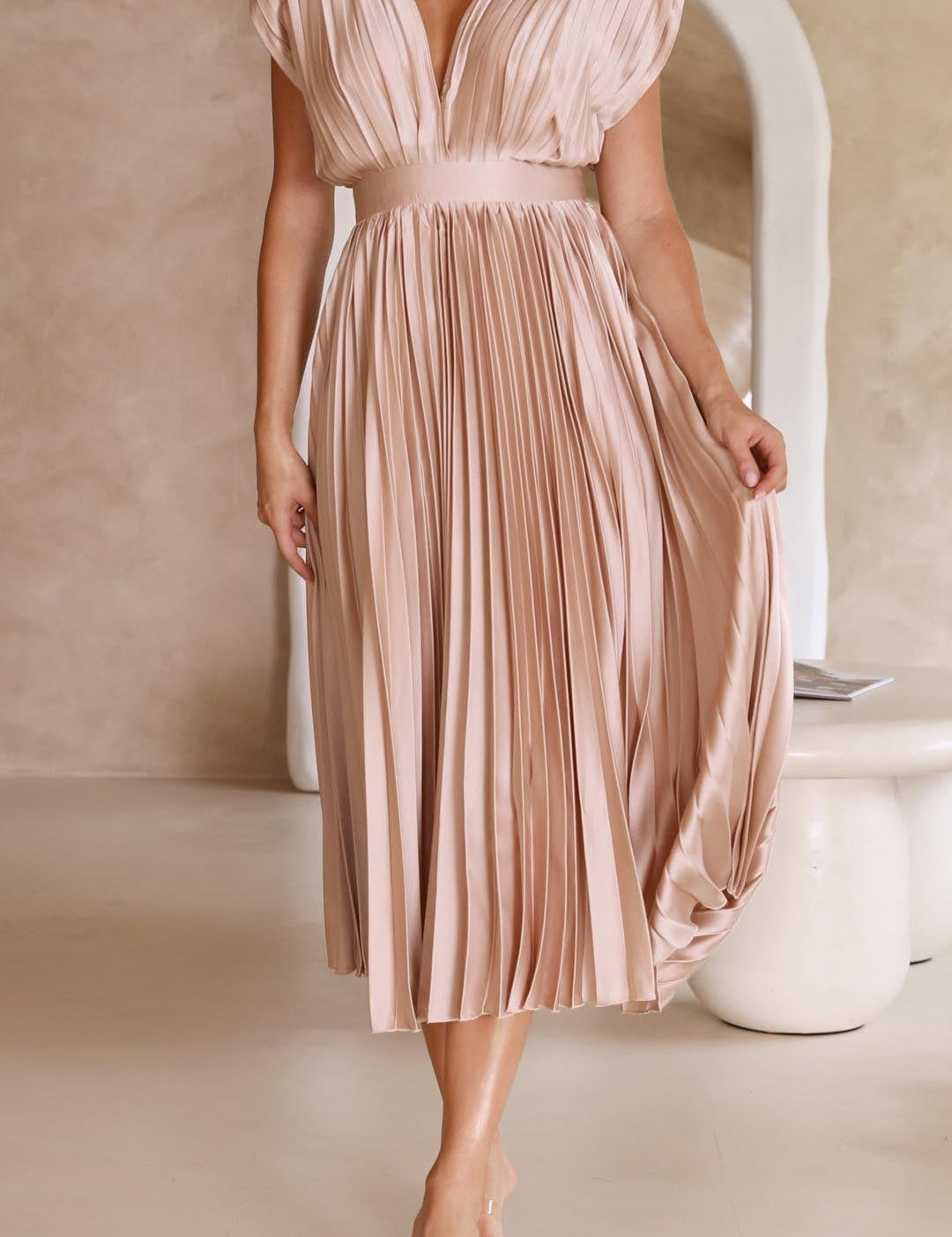 Viviana Chesterleigh | Rose Pleated V-Neck Midi Dress