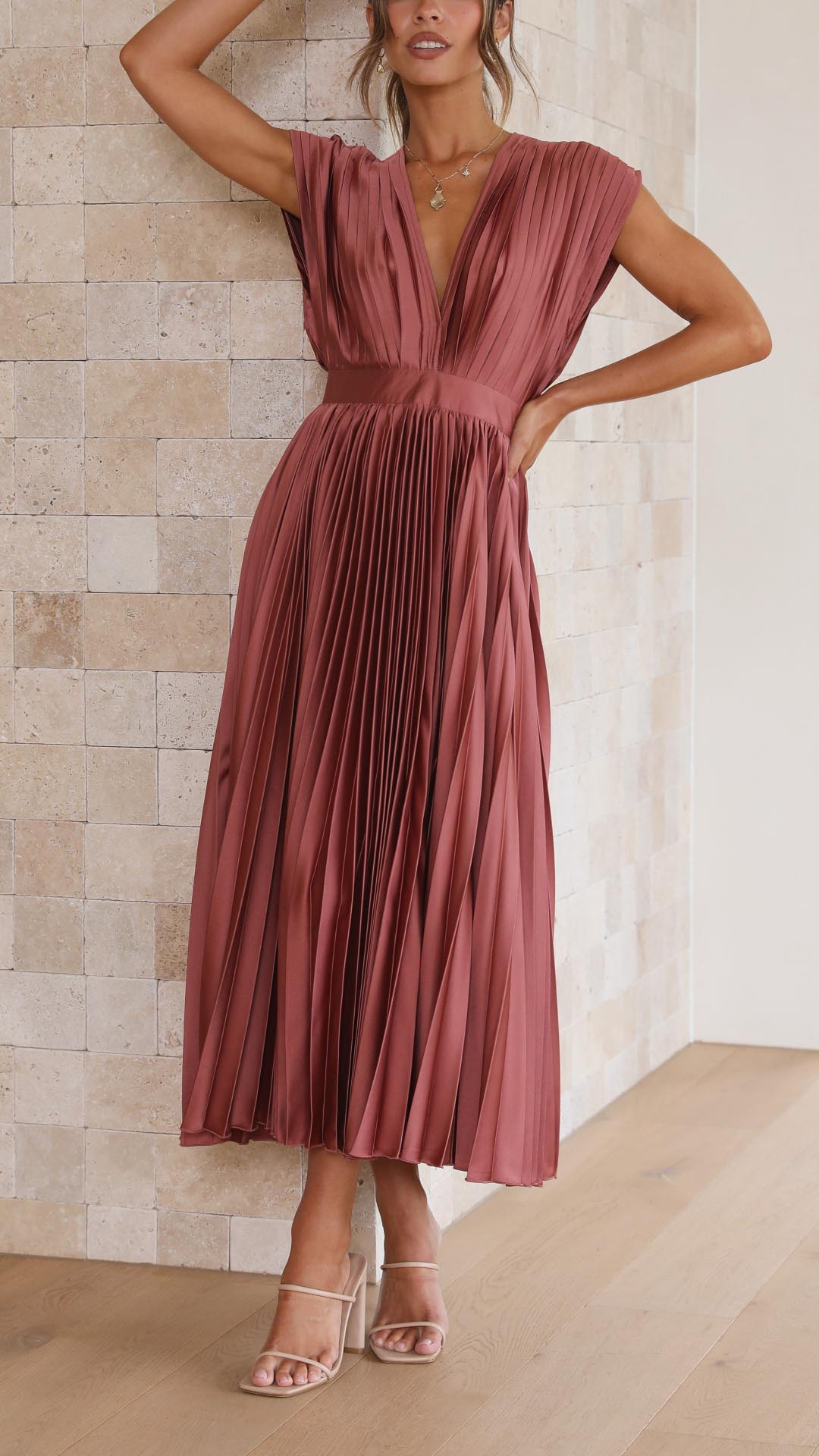 Viviana Chesterleigh | Rose Pleated V-Neck Midi Dress