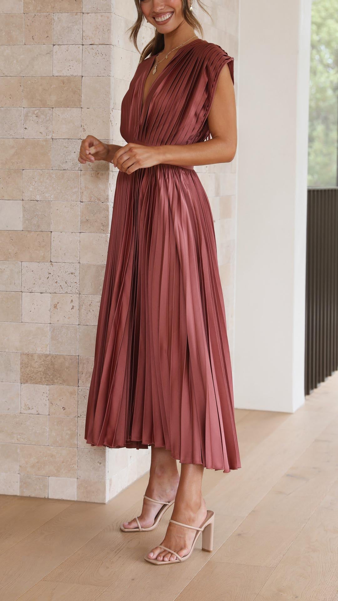Viviana Chesterleigh | Rose Pleated V-Neck Midi Dress