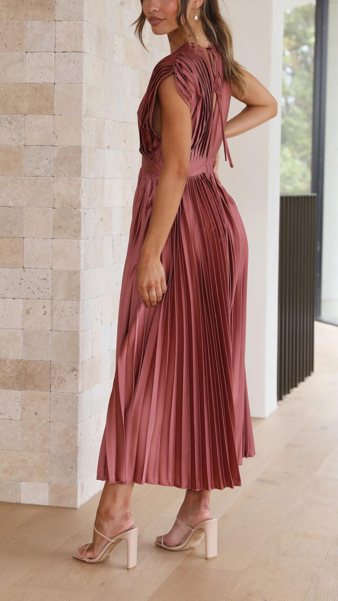 Viviana Chesterleigh | Rose Pleated V-Neck Midi Dress