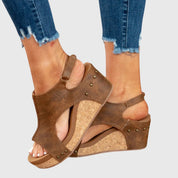 Vivienne Lacroix | Orthopedic Wedge Sandals in Taupe