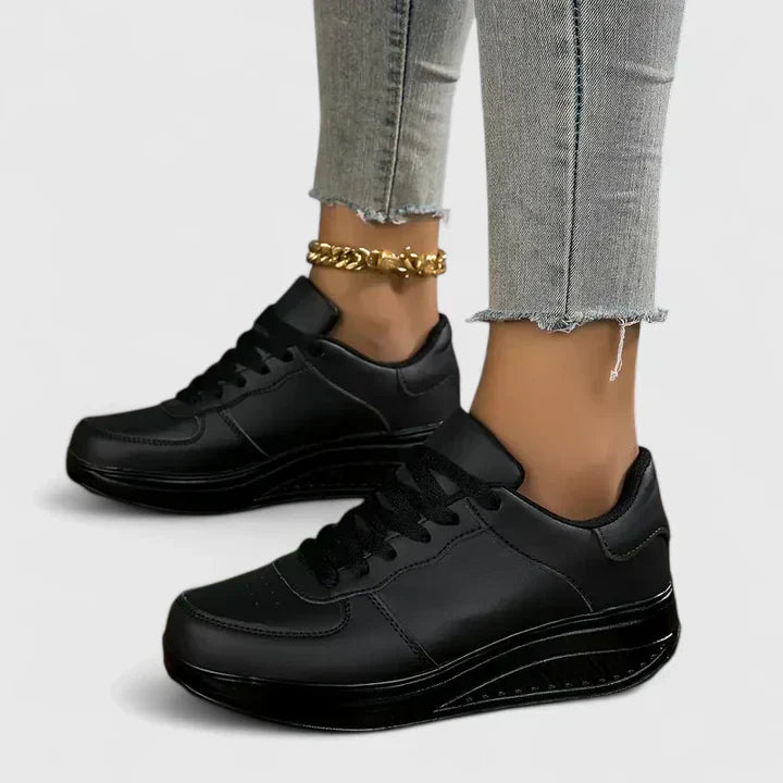 Eleanora Montpellier | White Platform Lace-Up Sneakers